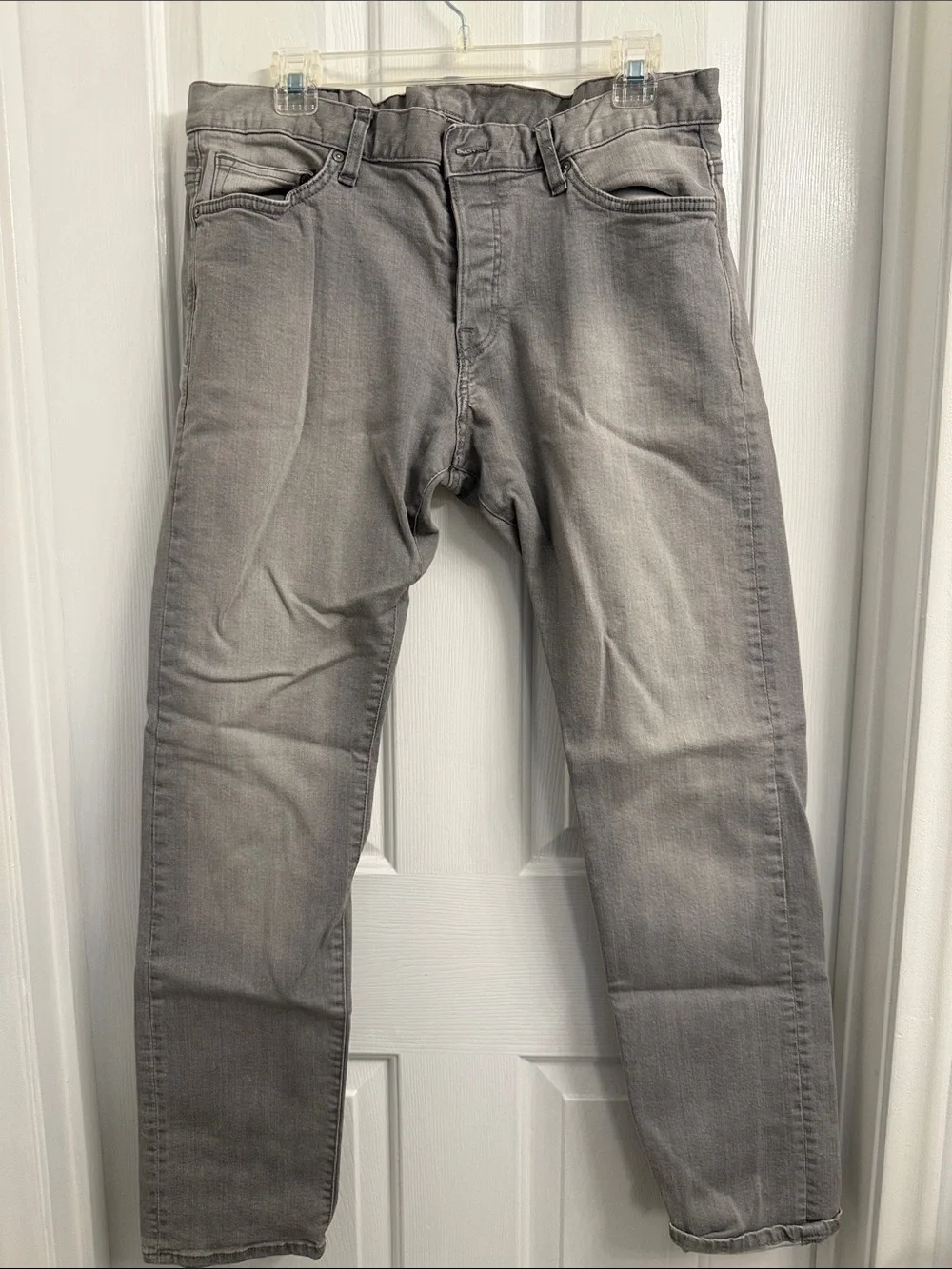 H&M Men's Slim Straight Jeans in Gray Fade